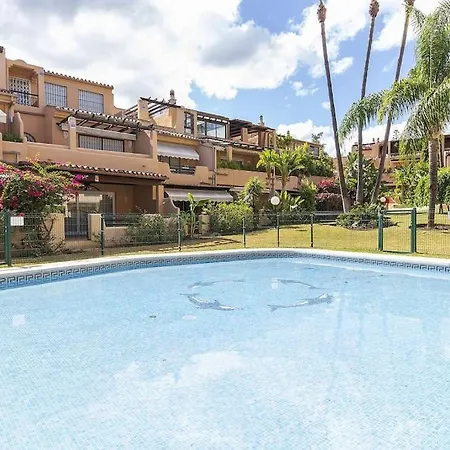 Alcam Oasis De Nagueeles Marbella