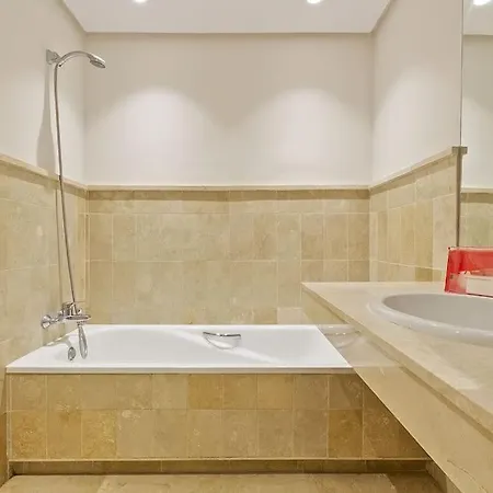 Alcam Oasis De Nagueeles Marbella