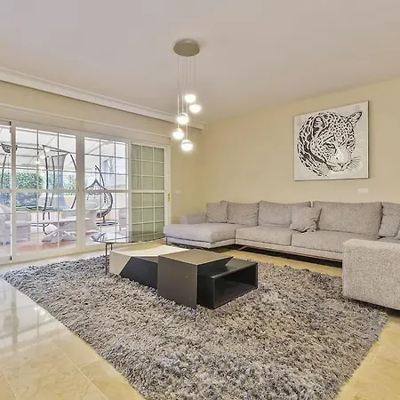 Alcam Oasis De Nagueeles Marbella