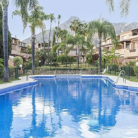 Alcam Oasis De Nagueeles * Marbella